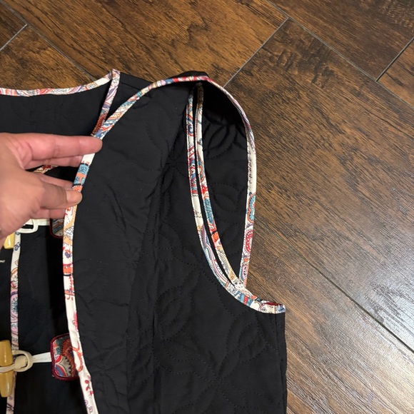 Chic Black Vest with Colorful Trim - Picture 6 of 9